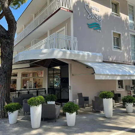 Susy - Ambienti Rinnovati - Direttamente Su Viale Dante E A Due Passi Dal Mare Szálloda Riccione