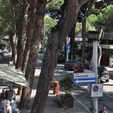 Szálloda Susy - Ambienti Rinnovati - Direttamente Su Viale Dante E A Due Passi Dal Mare 2*