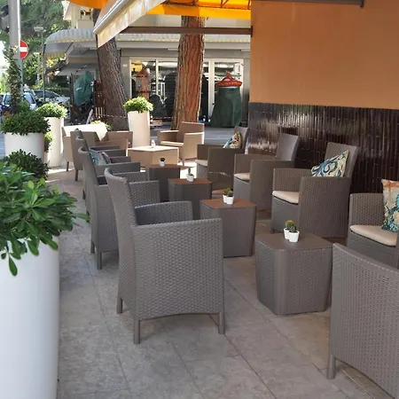 Susy - Bakery & Gluten Free Made - Direttamente Su Viale Dante A Due Passi Dal Mare Otel 2*