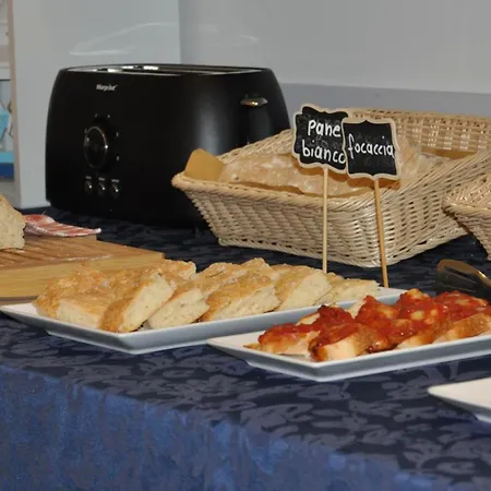 Susy - Bakery & Gluten Free Made - Direttamente Su Viale Dante A Due Passi Dal Mare Отель 2*