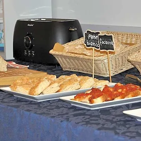 ホテル Susy - Bakery & Gluten Free Made - Direttamente Su Viale Dante A Due Passi Dal Mare リッチョーネ