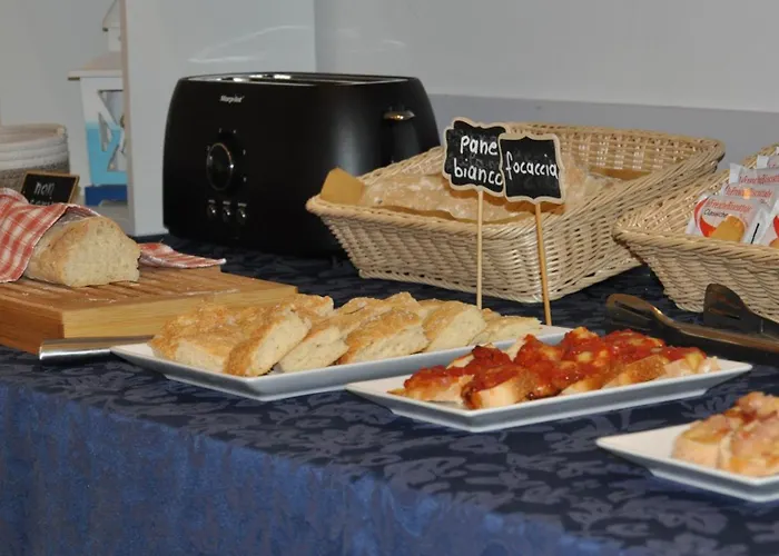 Susy - Bakery&gluten Free - Direttamente Su Viale Dante A Due Passi Dal Mare Hotel 2*