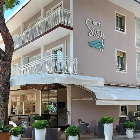 Susy - Ambienti Rinnovati - Direttamente Su Viale Dante E A Due Passi Dal Mare